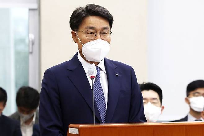 최정우 포스코 그룹 회장이 지난 2022년 국회 행정안전위원회 국정감사에 출석해 포항제철소의 태풍 피해 관련 질의에 대답하고 있다.(공동취재사진) ⓒ데일리안 박항구 기자