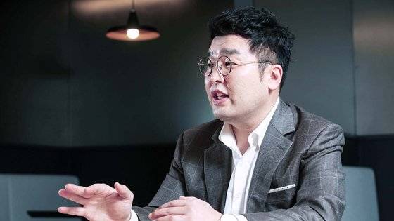 붋법 사채 피해자 등 금융범죄 피해자를 돕는 일을 하는 이기동 한국금융범죄예방연구센터 소장. 이 소장도 지난해 11월 원한을 가진 것으로 추정되는 이로부터 핑돈이 들어와 일주일 가까이 계좌가 정지되는 일을 겪었다. 우상조 기자