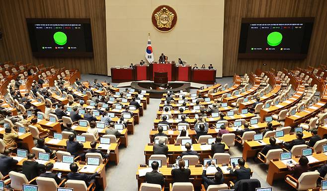 지난해 12월 28일 국회 본회의에서 김건희 여사 특검법이 통과되고 있다 / 사진 = 연합뉴스