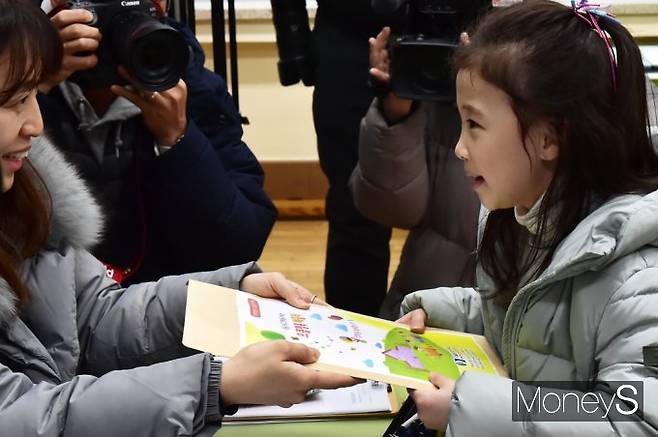 ▲ 귀여운 우리친구 환영합니다. 학교 안내문 잘읽어보고 입학식때 봐요