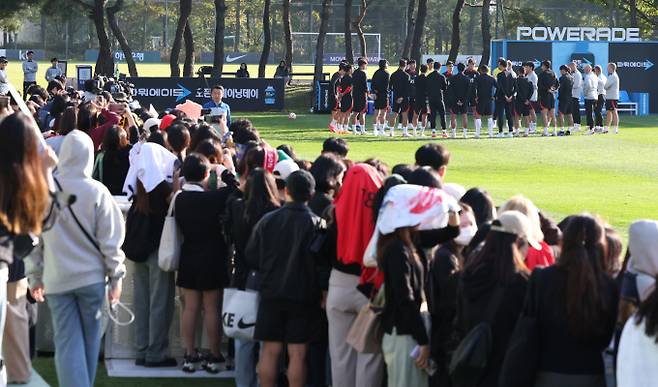 22년 동안 운영됐던 파주 국가대표 축구트레이닝센터가 문을 닫는다. 사진은 위르겐 클린스만호에 뽑힌 대표팀 선수들이 지난해 10월 파주 국가대표 트레이닝센터에서 훈련하는 모습. /사진= 뉴스1