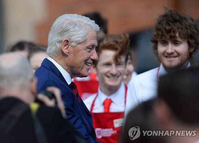 벨파스트 평화협정 25주년을 기념해 북아일랜드를 방문한 클린턴 [EPA 연합뉴스자료사진. 재판매 및 DB 금지]