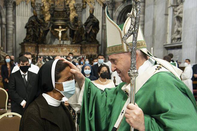 10일(현지 시각) 바티칸 성베드로 성당에서 프란치스코 교황/AFP 연합뉴스