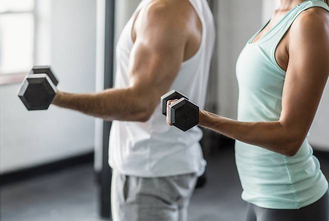 운동은 자신의 체력에 맞춰 중간 강도로 하고, 점진적으로 강도를 높여나가는 게 중요하다./사진=클립아트코리아