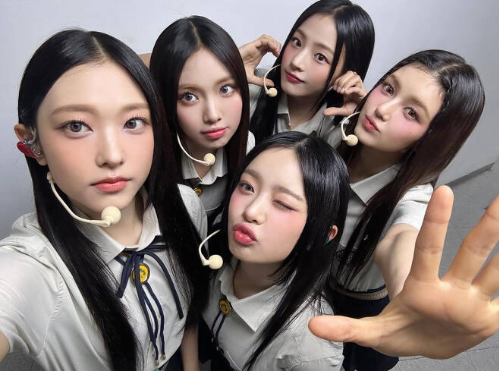 춤출 때마다 찰랑거리는 실루엣으로 이목을 끌어 유행하기 시작한 ‘슬릭컷’은 뉴진스의 시그니처 스타일로 자리매김했다. 사진=뉴진스 SNS