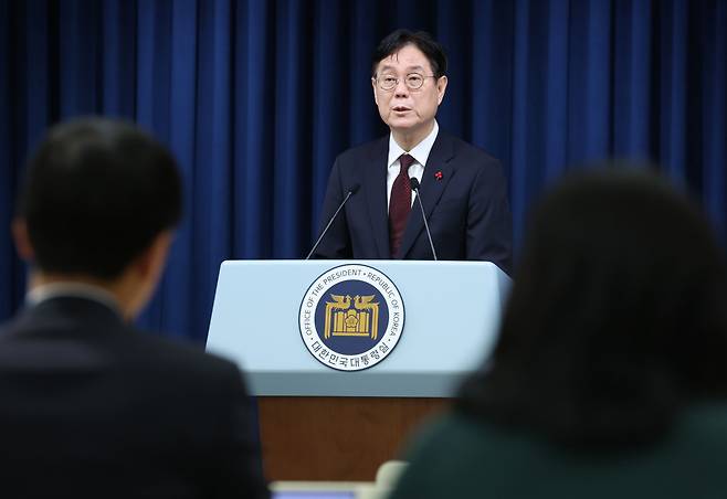 이관섭 대통령 비서실장이 5일 오전 서울 용산 대통령실 청사에서 더불어민주당 주도로 국회를 통과한 이른바 '쌍특검법'의 윤석열 대통령 거부권 행사 관련 브리핑을 하고 있다. [연합]