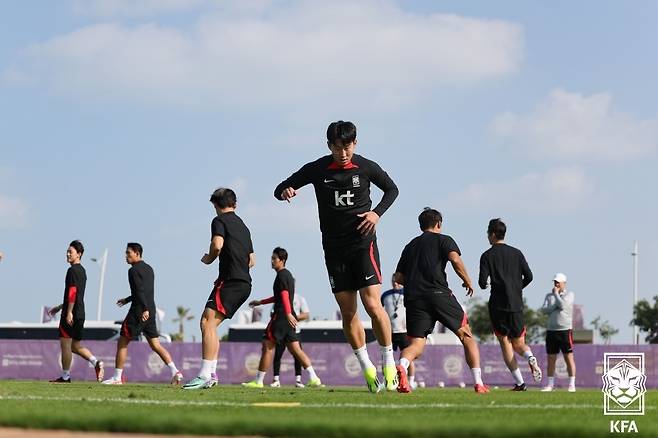 2023 아시아축구연맹(AFC) 아시안컵에 출전하는 대한민국 축구 국가대표팀 손흥민이 4일(현지시간) 아랍에미리트 뉴욕대학교 아부다비 스타디움에서 훈련하고 있다. (대한축구협회 제공) 2024.1.5/뉴스1