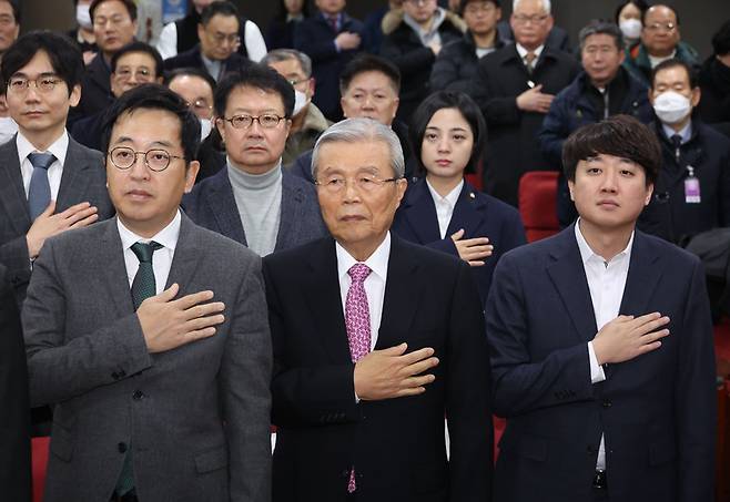 (오른쪽부터) 이준석 개혁신당 정강정책위원장, 김종인 전 비대위원장, 금태섭 새로운선택 공동대표. / 사진=연합뉴스