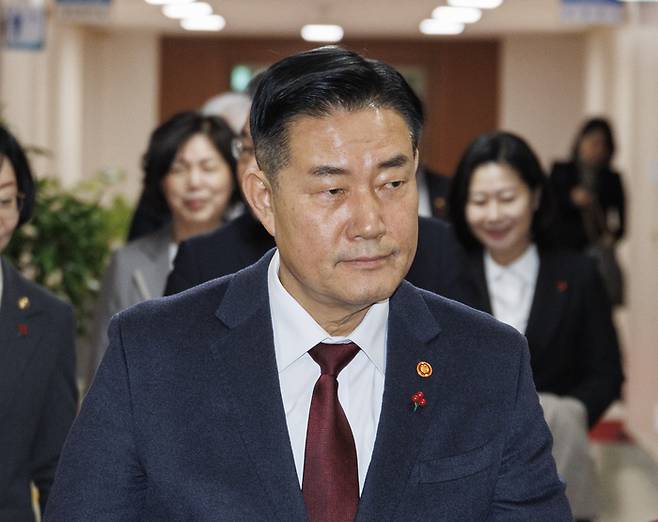 국무회의 입장하는 신원식 국방부 장관 [자료=연합뉴스]