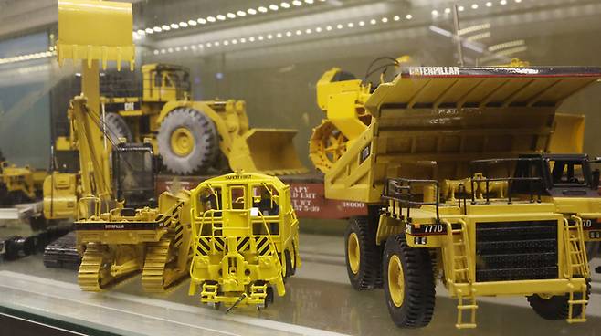 장인의 CAT사 중장비 스케일 모형 작품들