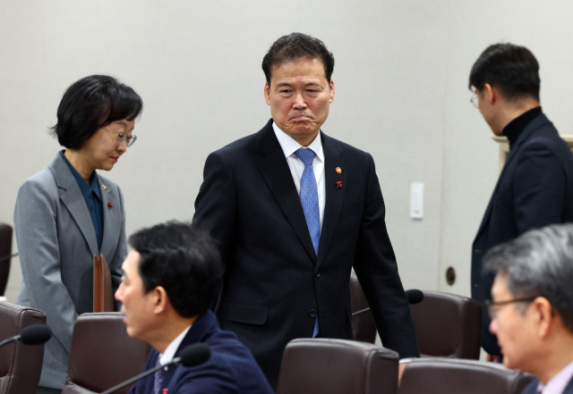 김영호 통일부 장관이 지난해 12월 서울 용산 대통령실 청사에서 열린 국무회의에 참석하고 있다. 연합뉴스