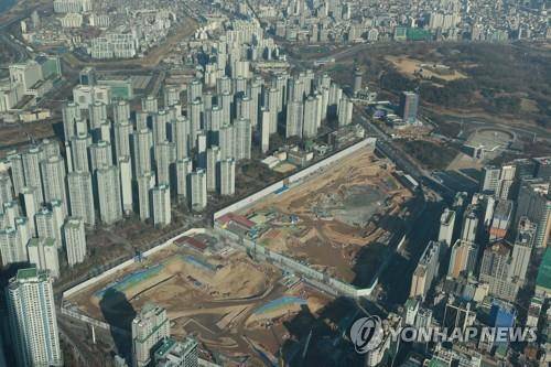 서울 시내 아파트 단지와 공사 현장 모습 [연합뉴스 자료사진]