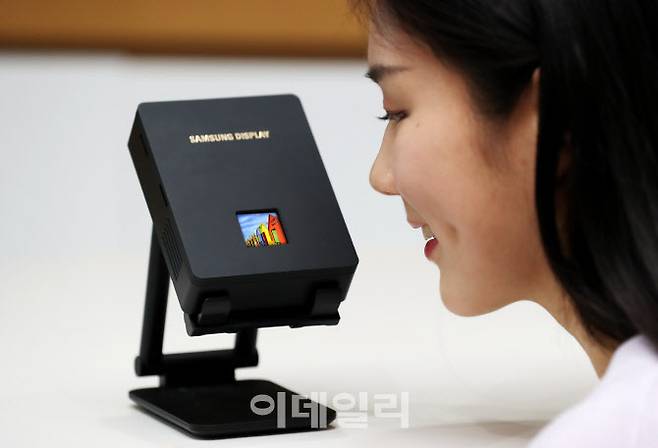 삼성디스플레이는 ‘CES 2024’에서 RGB OLEDoS를 최초로 선보인다.(사진=삼성디스플레이)