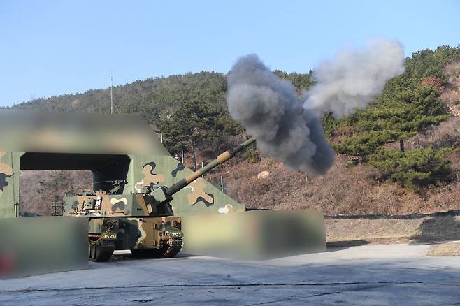 북한이 서해 북방한계선(NLL) 인근 해안포 사격을 실시한 5일 백령도에서 우리 군 K9 자주포가 해상사격 훈련을 하고 있다. 사진=국방부 제공