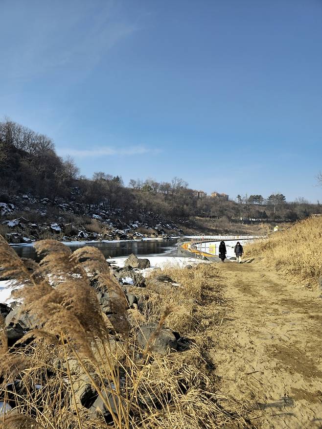 직탕폭포 가는 길.