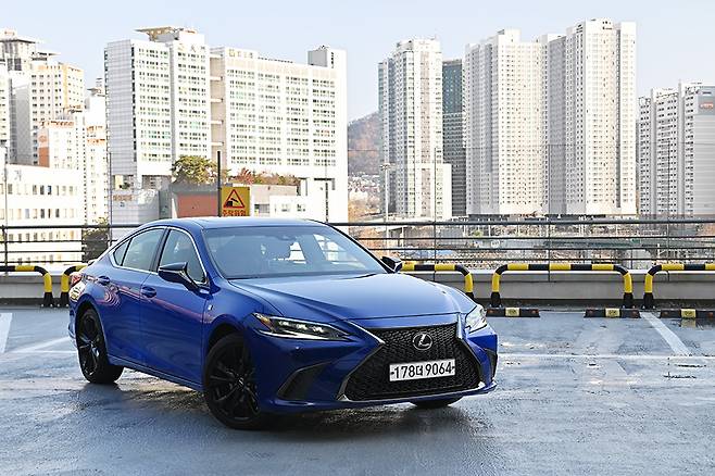 렉서스 ES 300h F-스포츠. 김학수 기자