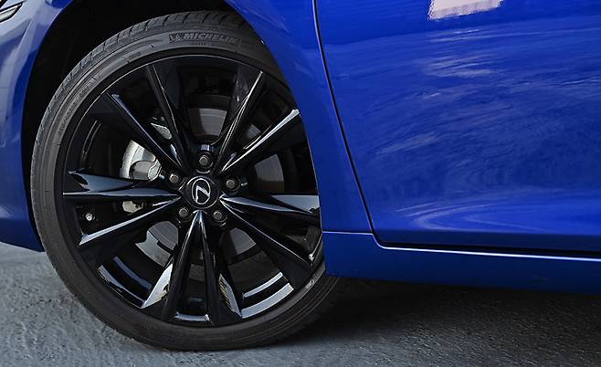 렉서스 ES 300h F-스포츠. 김학수 기자