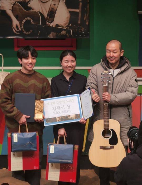 김광석상 수상자 이상웅·정지윤과 심사위원 정원영 [촬영 최재서]