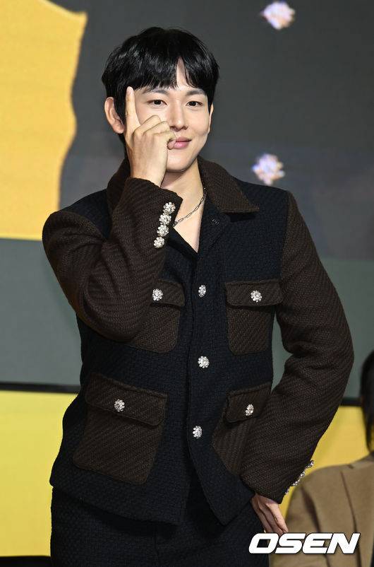 [OSEN=김성락 기자] 20일 오전 서울 강남구 조선 팰리스 서울 강남에서 쿠팡플레이 시리즈 ‘소년시대’ 제작발표회가 열렸다. 배우 임시완이 춤을 추고 있다. 2023.11.20 / ksl0919@osen.co.kr