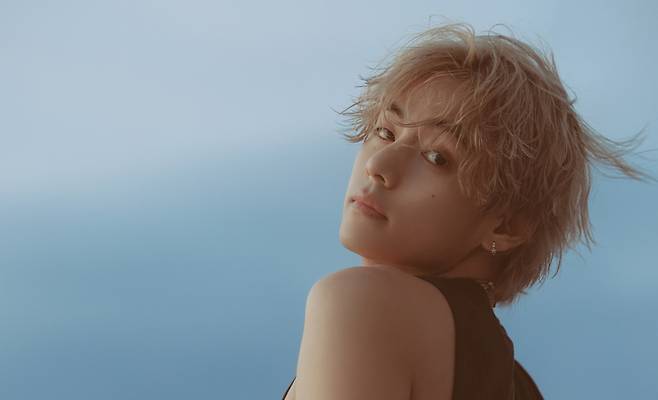 방탄소년단 뷔 '웨어에버 유 아' 日 음원차트 석권..오리콘 데일리 차트1위