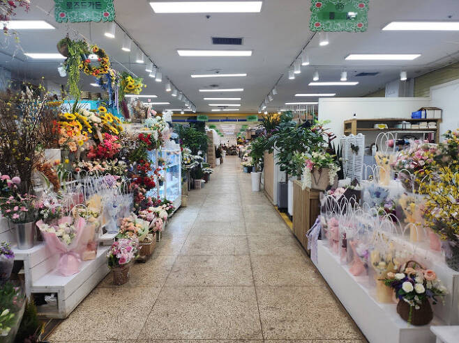 8일 졸업식 시즌을 맞은 서울 서초구 양재꽃시장이 한적한 모습이다. (사진=이유림 기자)