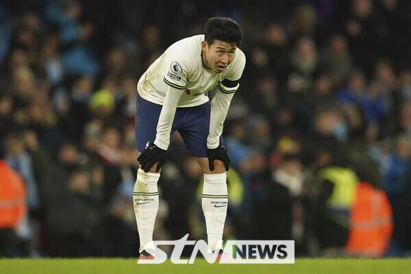 '손흥민 생애 두 번째 PL 득점왕 도전' 토트넘 동료와 함께 '이번 시즌 전반기 베스트 11 선정' 사진 | 뉴시스/AP