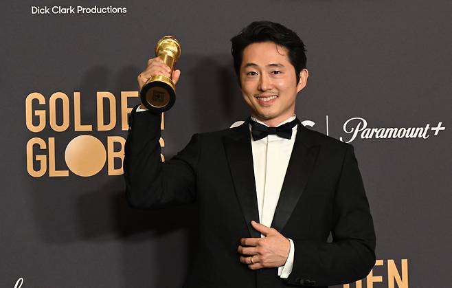 Korean-American actor Steven Yeun won Best Male Actor in a Limited Series for the Netflix drama 'Beef' at the 81st Annual Golden Globe Awards in Los Angeles, California, U.S. on Jan. 7, 2024./Yonhap News