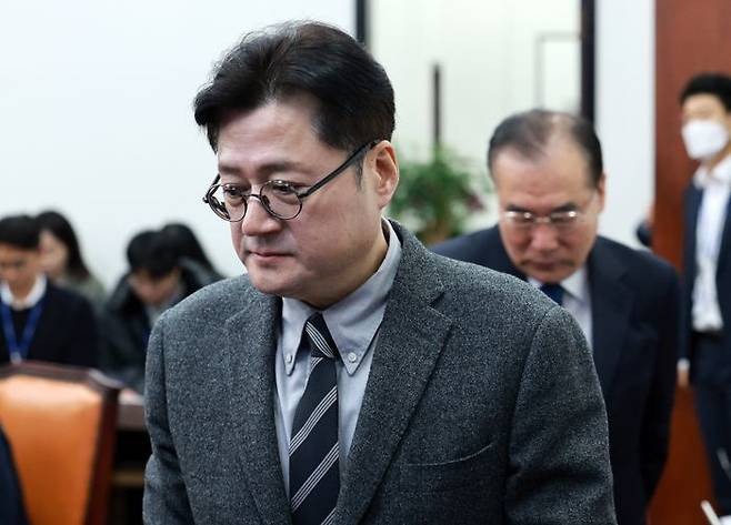 홍익표 더불어민주당 원내대표가 9일 오전 서울 여의도 국회에서 열린 원내대책회의에 참석하고 있다. ⓒ뉴시스