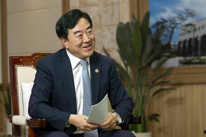 고창섭 충북대 총장은 글로컬대학이 지역과 대학의 동반성장을 이뤄내야 한다고 말했다.