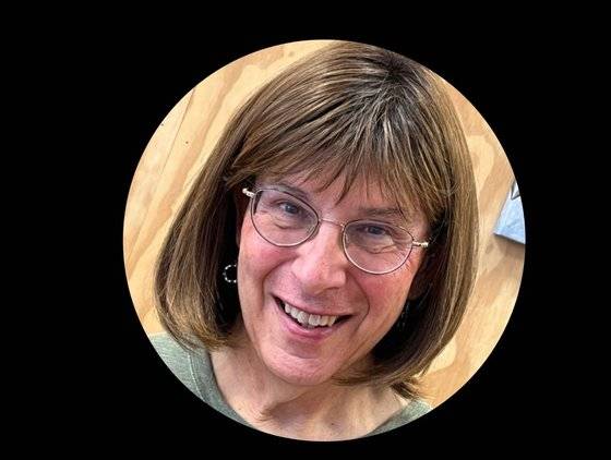 뉴욕 지하철 안내방송 남자 목소리의 주인공인 버니 워겐블라스트. 비밀리에 성전환 수술을 했다. 사진은 본인 링크드인에 공개한 프로필 사진이다.