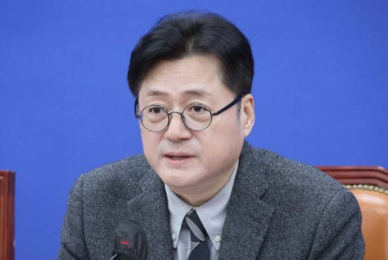 홍익표 더불어민주당 원내대표가 9일 오전 국회에서 열린 원내대책회의에서 발언하고 있다. 연합뉴스