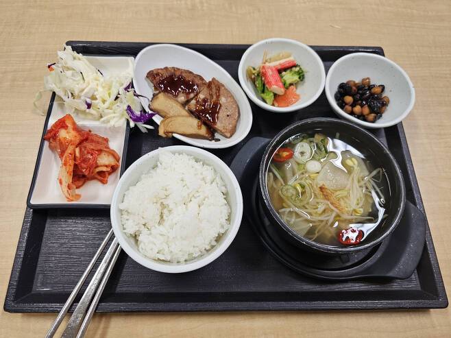 한 기업의 구내식당 메뉴. [헤럴드DB]