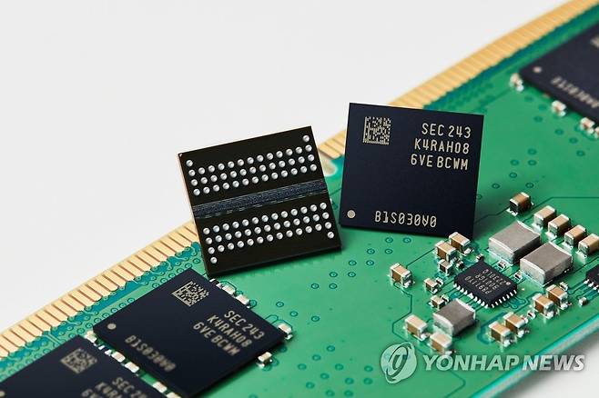 삼성전자 12나노급 16Gb DDR5 D램 [삼성전자 제공. 재판매 및 DB 금지]