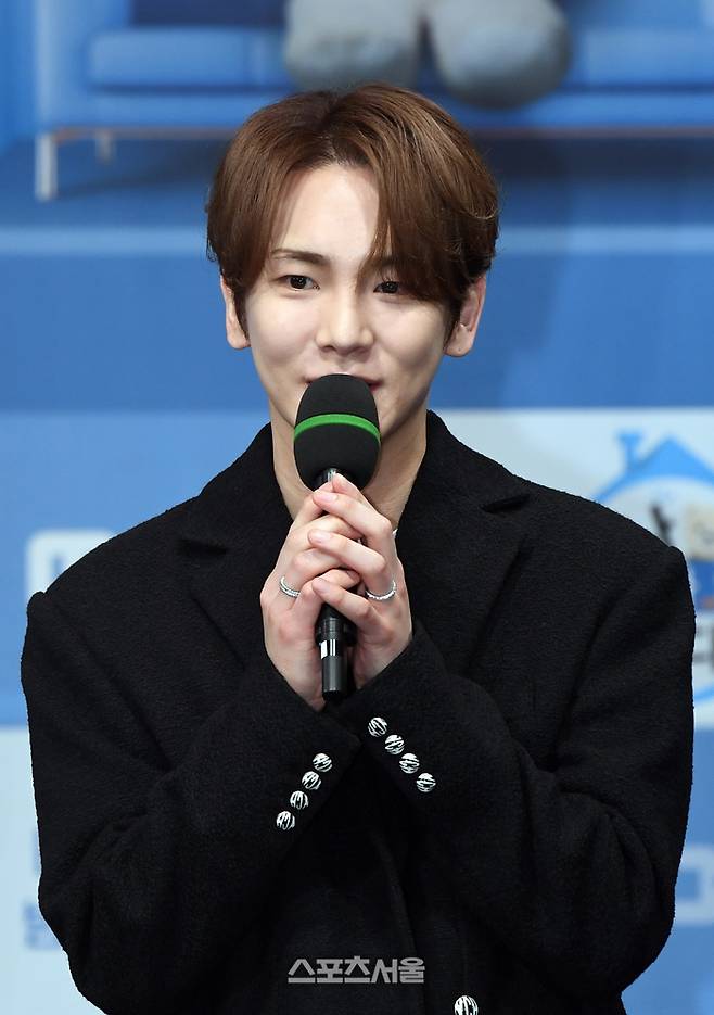 가수 키가 4일 서울 마포구 상암동 MBC 골든마우스홀에서 진행된 예능프로그램 ‘나 혼자 산다’ 10주년 기념간담회에서 취재진의 질문에 답을 하고 있다. 박진업기자 upandup@sportsseoul.com