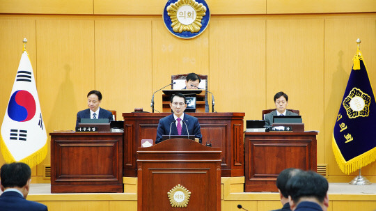 이완섭 시장이 10일 서산시의회 본회의장에서 시정연설을 하고 있다. 사진=서산시 제공