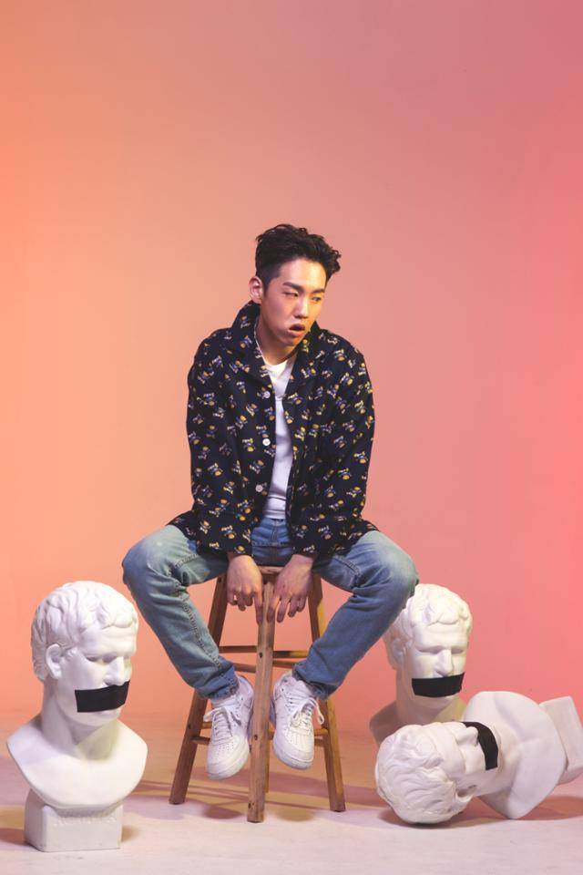 한해는 올해 음악으로 팬들에게 꼭 보답하겠다고 약속했다.