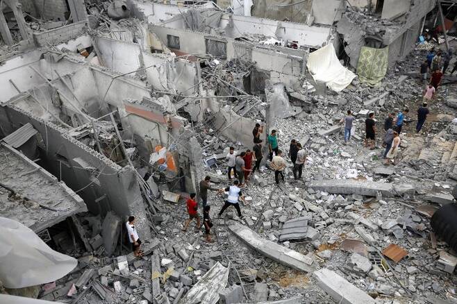 ▲이스라엘에 의해 폭격 당한 누세이랏 난민촌. 사진=UNRWA,Ashraf Amra