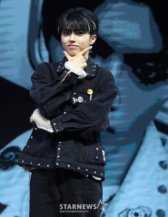 신인 그룹 올아워즈(ALL(H)OURS) 온이 10일 오후 서울 광진구 예스24 라이브홀에서 진행된 첫 번째 미니 앨범 'ALL OURS(올아워즈)' 발매 기념 쇼케이스에 참석해 포즈를 취하고 있다.  데뷔 앨범 'ALL OURS'에는 'Drift(드리프트)', '으랏차차(GOTCHA)', 'WAO WAO(와오 와오)', 'Racer(레이서)', 'ALL OURS(올아워즈)' 등 올아워즈의 거침없는 패기가 돋보이는 다섯 곡이 수록됐다. 2024.01.10 /사진=김창현