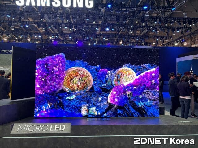 CES 2024 삼성전자 부스에 전시된 140형 '마이크로 LED TV'(사진=지디넷코리아)