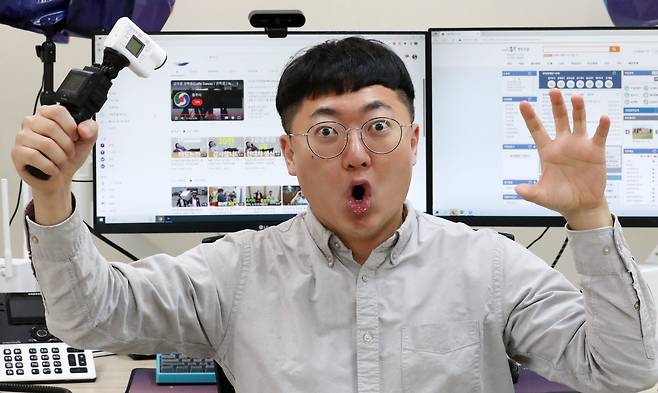 '충주시 홍보맨' 김선태 주무관이 2023년 3월 31일 충북 충주시청에서 ‘포즈를 취하고 있다. /조선DB