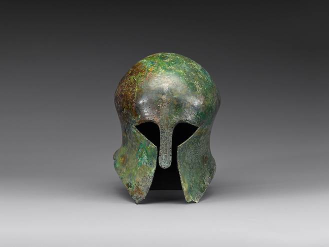 손기정씨가 1936년 베를린 올림픽 마라톤에서 우승한 기념으로 받아 기증한 ‘고대 그리스 청동투구’(보물). 국립중앙박물관 제공