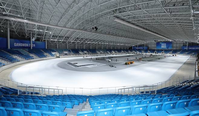 Preparations for the upcoming Gangwon 2024 Winter Youth Olympic Games, which will kick off on Jan. 19, are taking place at the Gangneung Oval, Gangwon Province, Jan.3. (Yonhap)