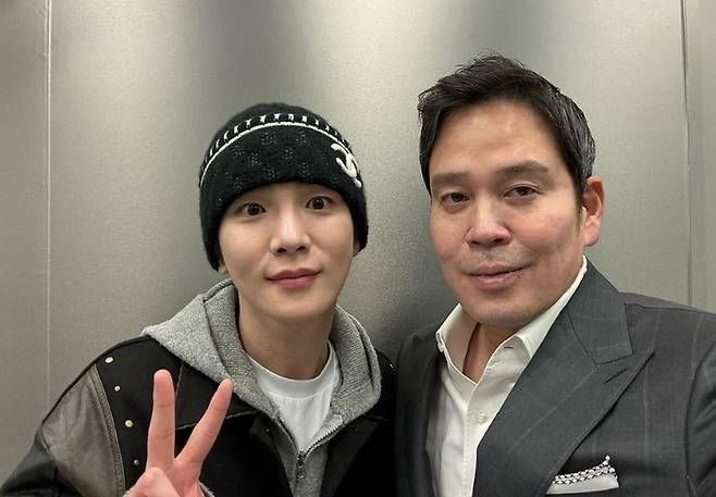 오디션 떨어졌다는 정용진 신세계그룹 부회장이 샤이니 키와 함께 사진을 찍고 있다. [사진출처 = 인스타그램]