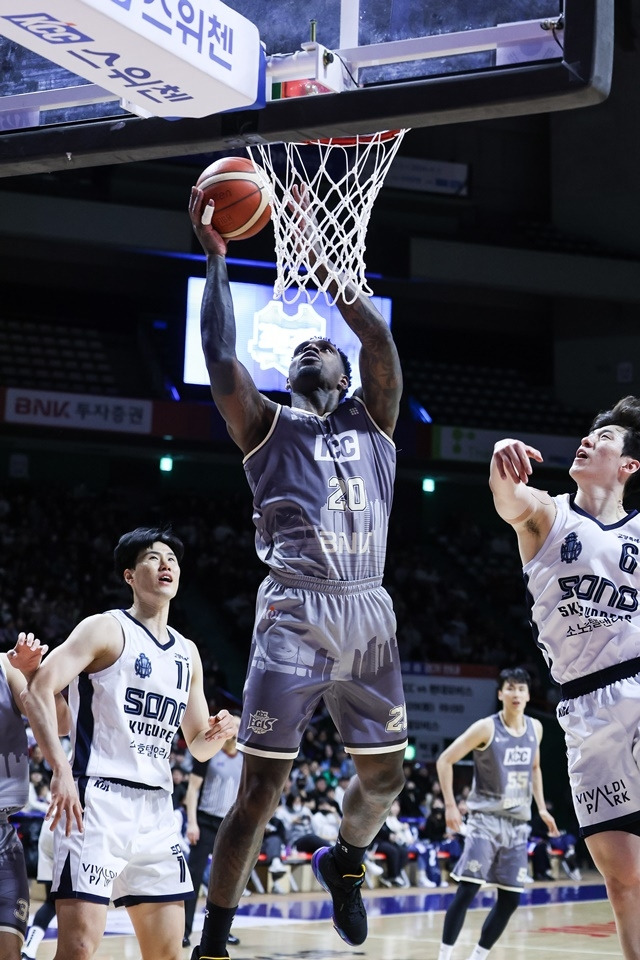 통산 득점 2위에 오른 라건아(20번). 사진=KBL 제공