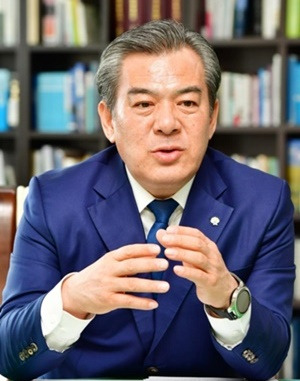 유근기 예비 후보.