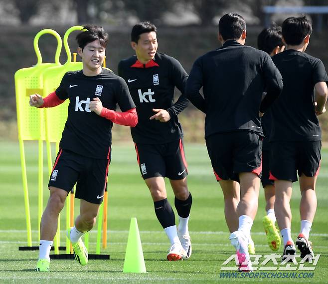 대한민국 축구대표팀이 12일(현지시간) 오전 카타르 도하 알 아글라  훈련장에서 훈련을 진행했다. 이강인이 훈련을 소화하고 있다. 도하(카타르)=박재만 기자 pjm@sportschosun.com/2023.01.12/