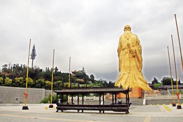 중국 링바오 함곡관의 노자 동상. 그의 '무위자연'은 실은 고도의 모략이다. ⓒ최종명