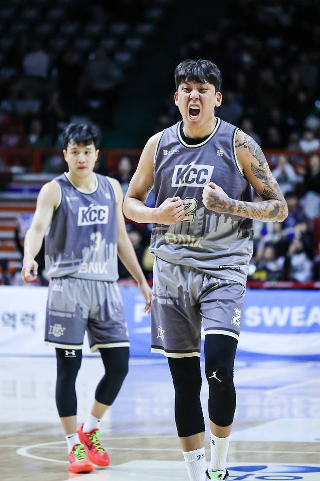 KCC 최준용과 허웅. KBL