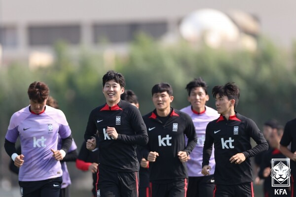 한국 축구대표팀이 카타르 도하에 위치한 알 에글라 훈련장에서 훈련 중인 모습. 사진┃KFA