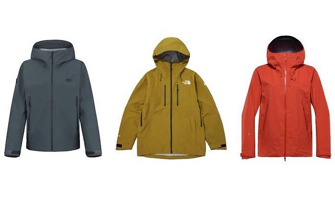 (왼쪽부터)고어텍스 3L 소재를 적용한 코오롱스포츠 ‘HERO 남성 고어텍스 C KNIT 3L 방수자켓’, 노스페이스 ‘칸테가 GTX 자켓 SE’, 블랙야크 ‘툴라기 GTX 프로자켓 #2’.ⓒ고어텍스